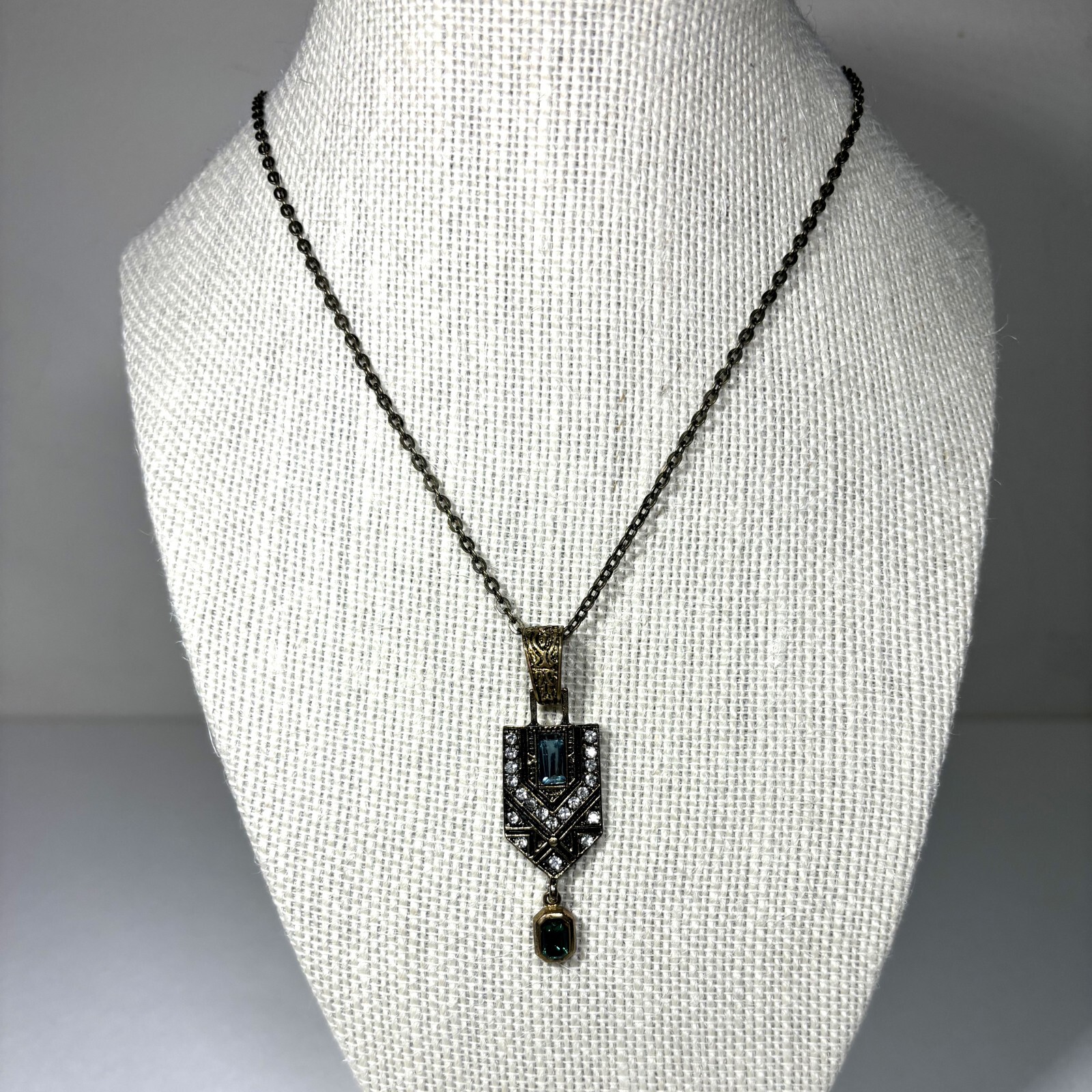 Regal Faux Emerald Shield Design Pendant & Chain 18″ Artisan Assemblage