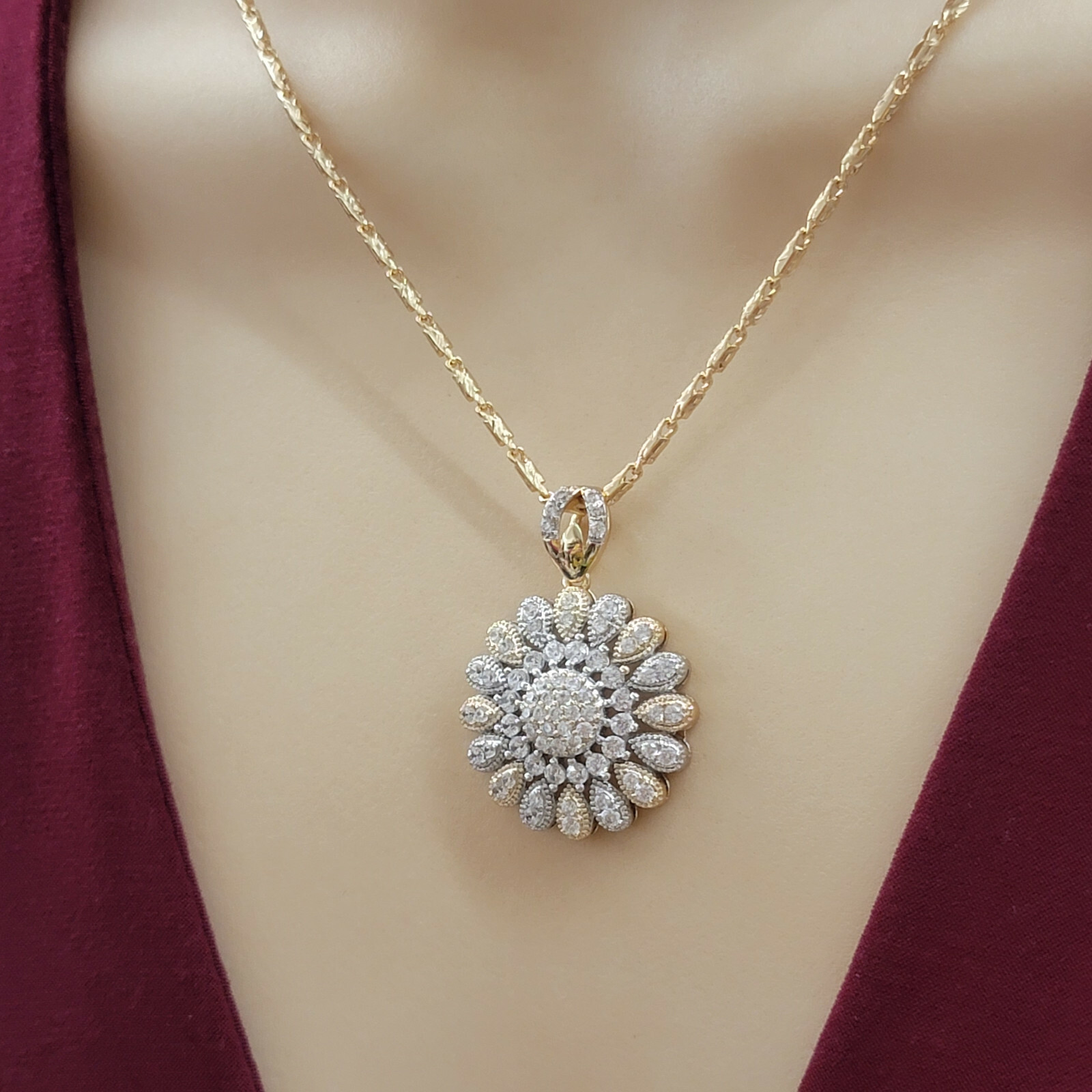 Two Color Gold Plated Woman Jewelry Clear Crystals Flower Pendant Necklace