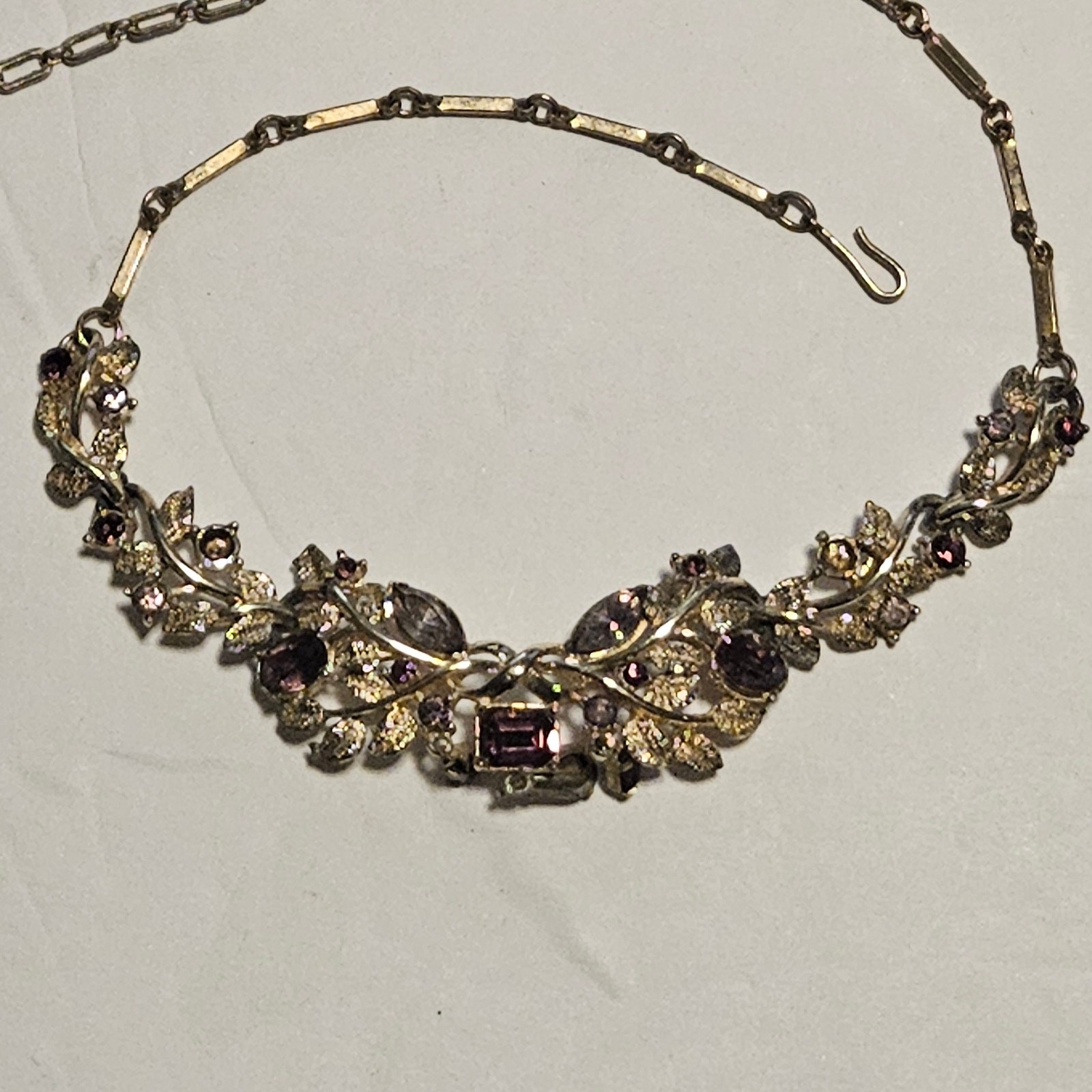 Vintage 1950s Amethyst Rhinestone Leaf Choker Necklace Gold Bar Link J Hook 15″