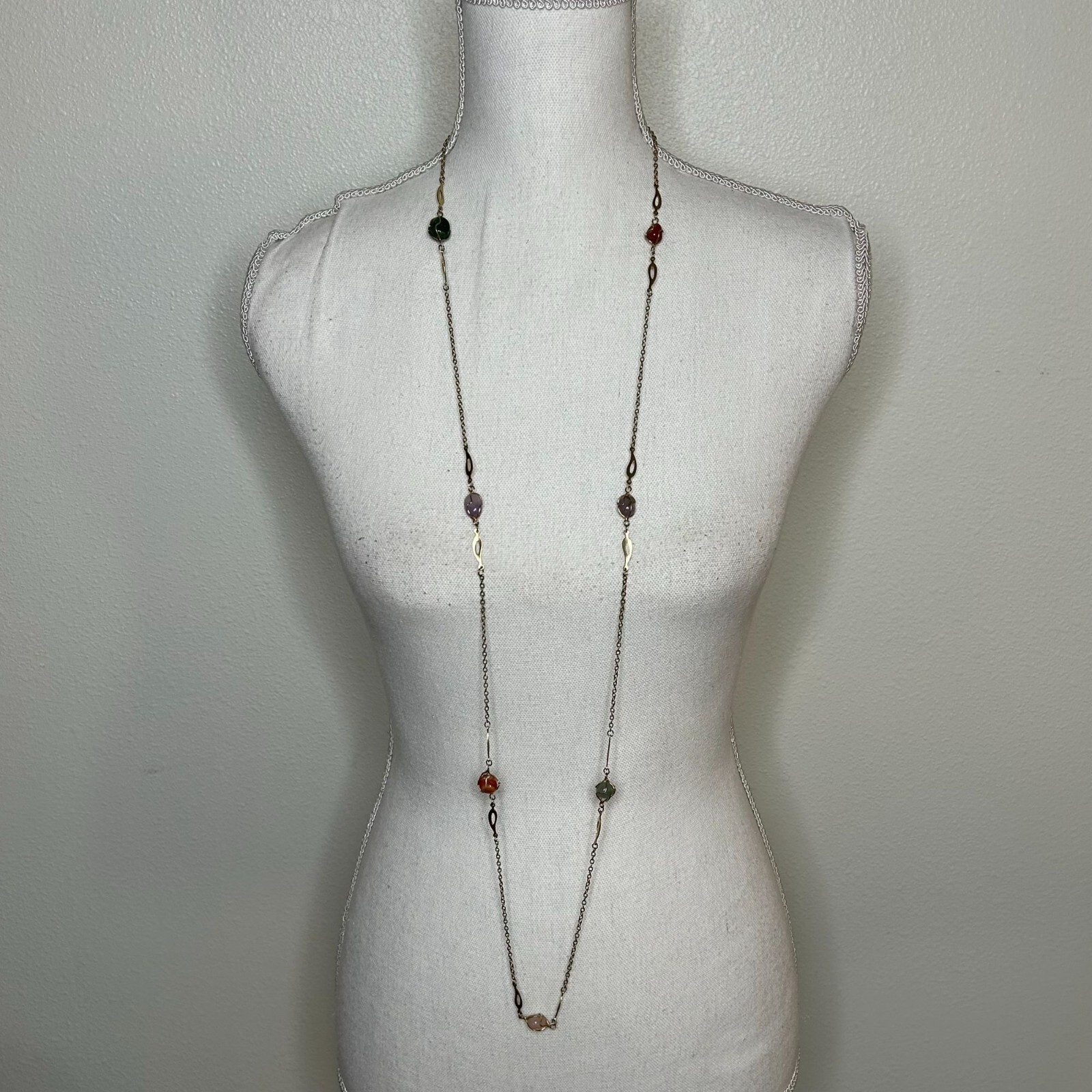 Single Strand Gold Colored Chain with Natural Multicolor Stones