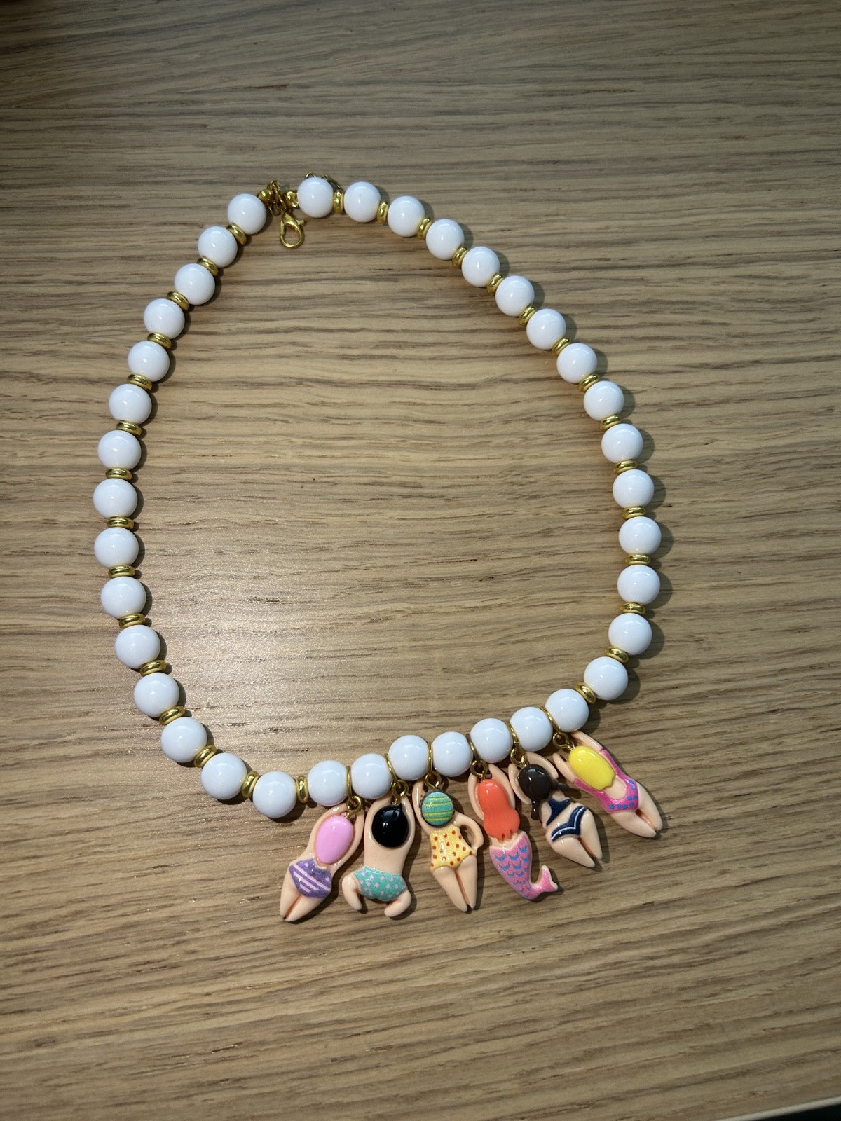NWT Beach Babe Charm Beaded Necklace White Gold Tone Summer Bikini Mermaid Fun