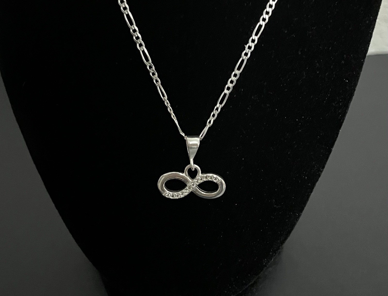 Silver Tone Cable Chain Necklace Infinity Charm Pendant Lobster 18 in No Stone