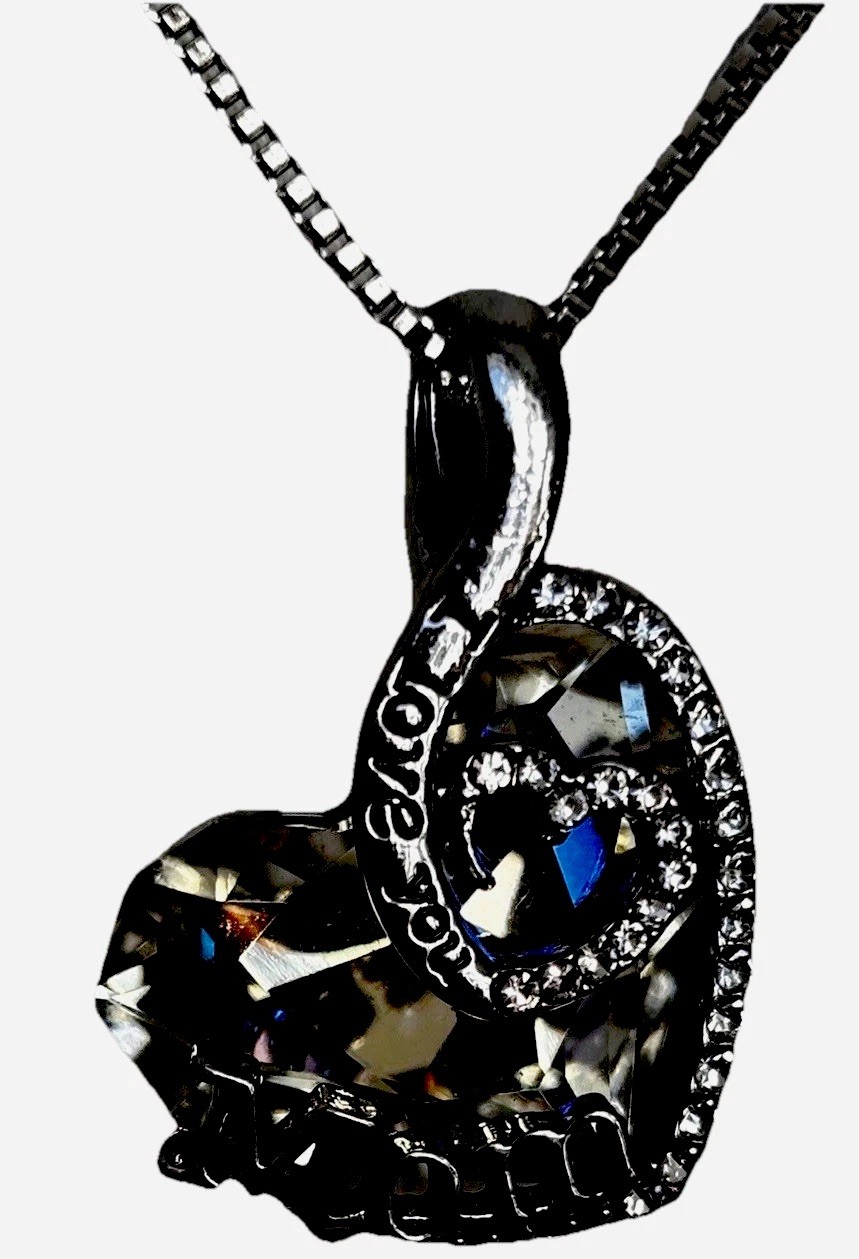 “Mom I Love You” Heart Pendant Necklace/ Silver Tone/ Very Good Condition