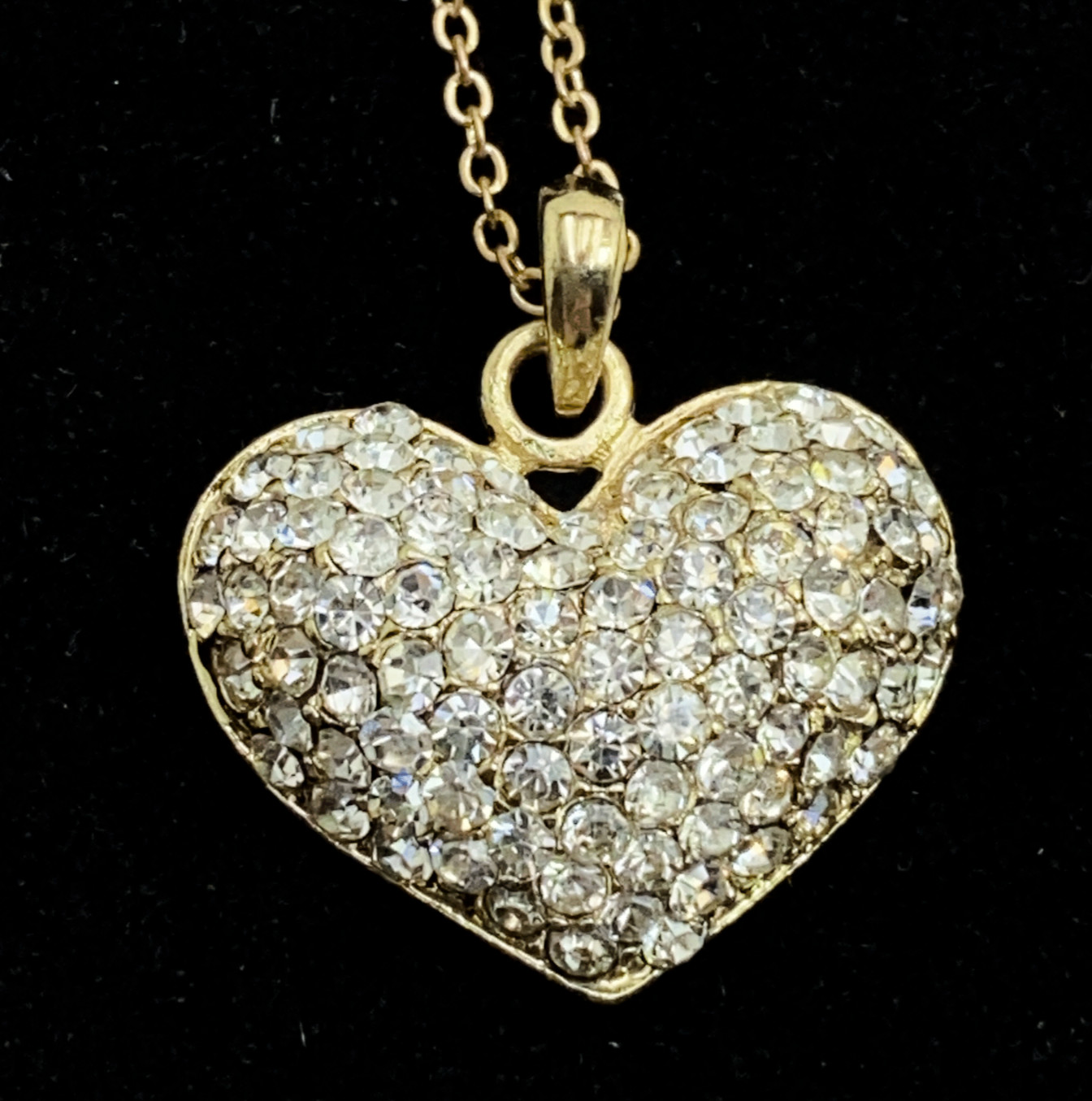 Sparkly Heart Pendant Pave Rhinestone Gold Tone 17″ Chain Necklace Very Good