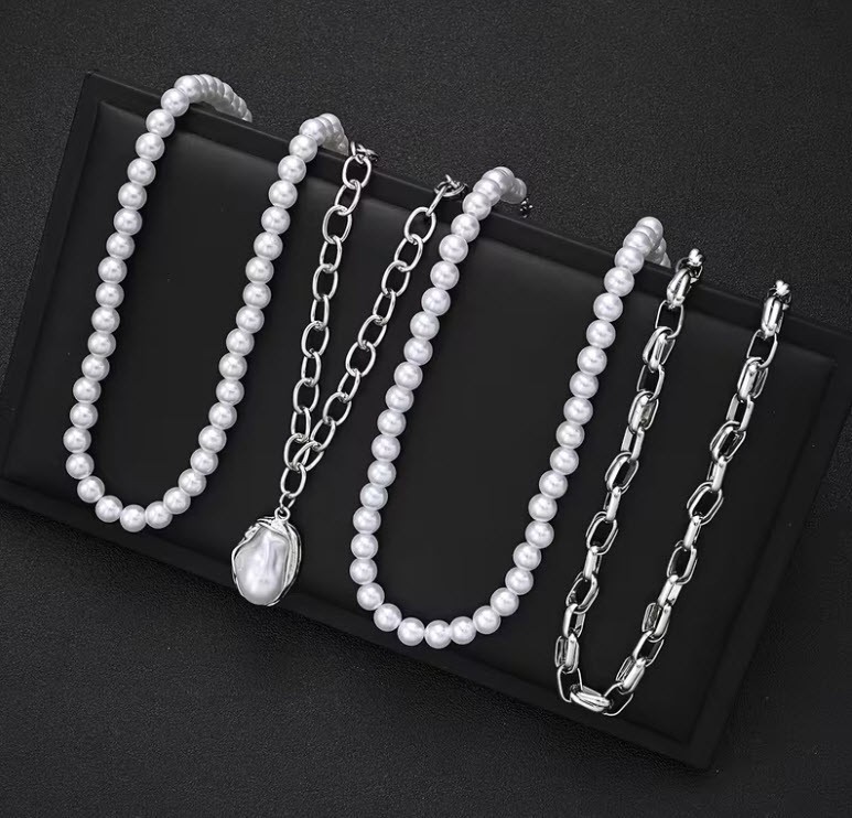 BRIGHTON BEACH 4pcs Women’s Fashion Pendant Necklace Set