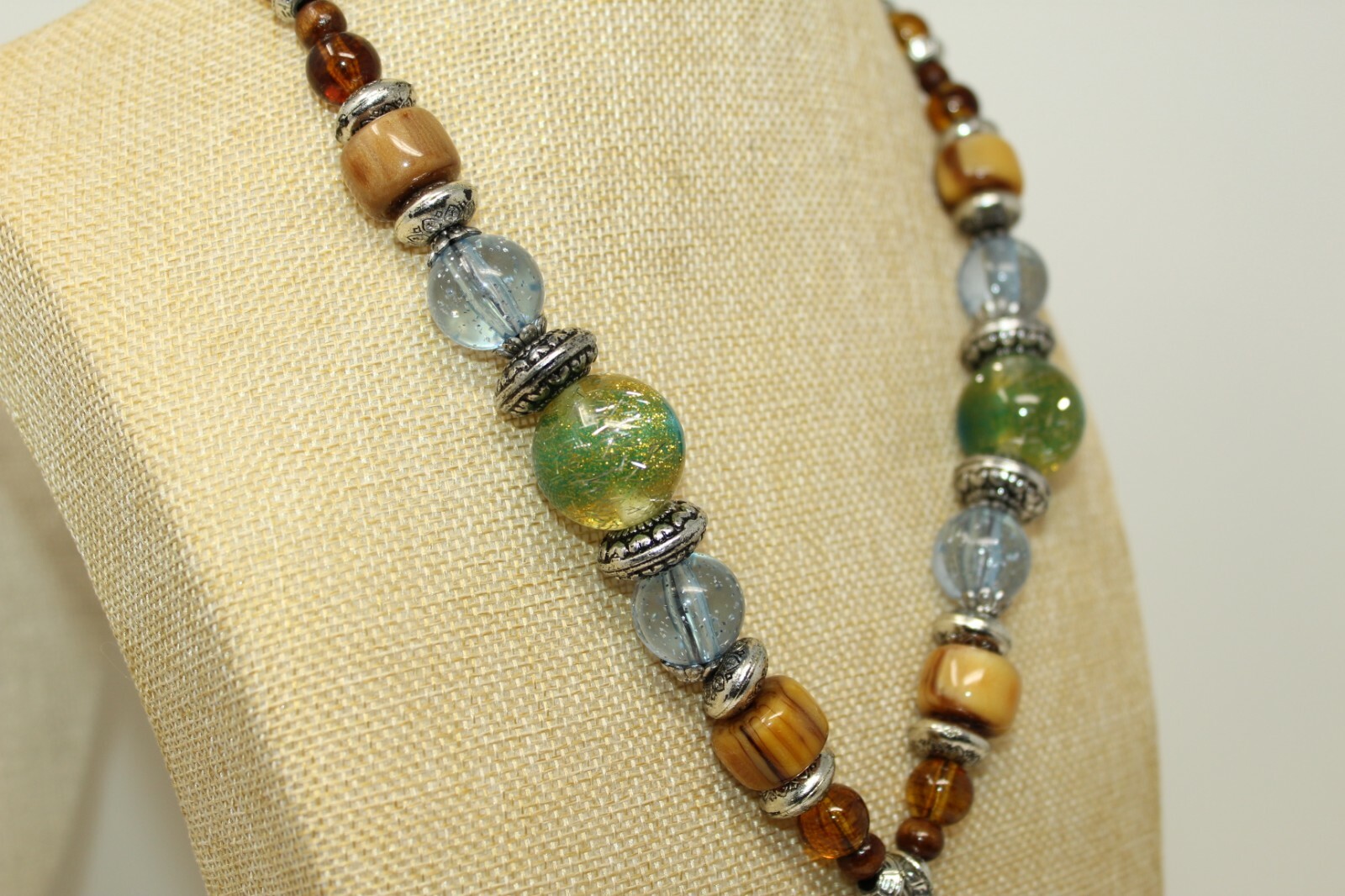 Beautiful Silvertone Multi-Color Resin Beaded Floral Pendant 22″ Necklace