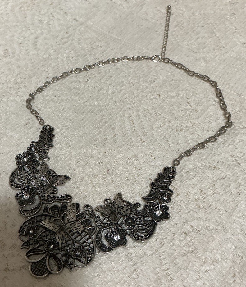 Unknown Maker Necklace Silver Flowing Butterflies & Gems 22”