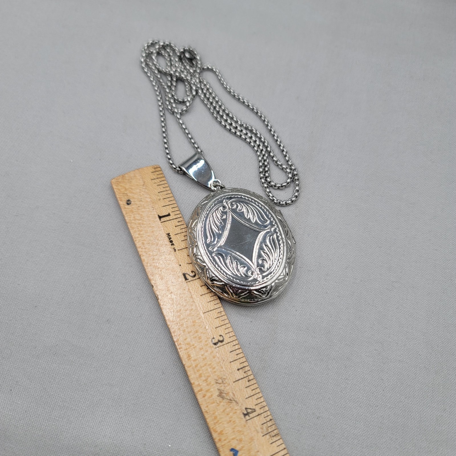 Oval Black Enamel Photo Locket Pendant Necklace Silver tone Rolo Chain 18″