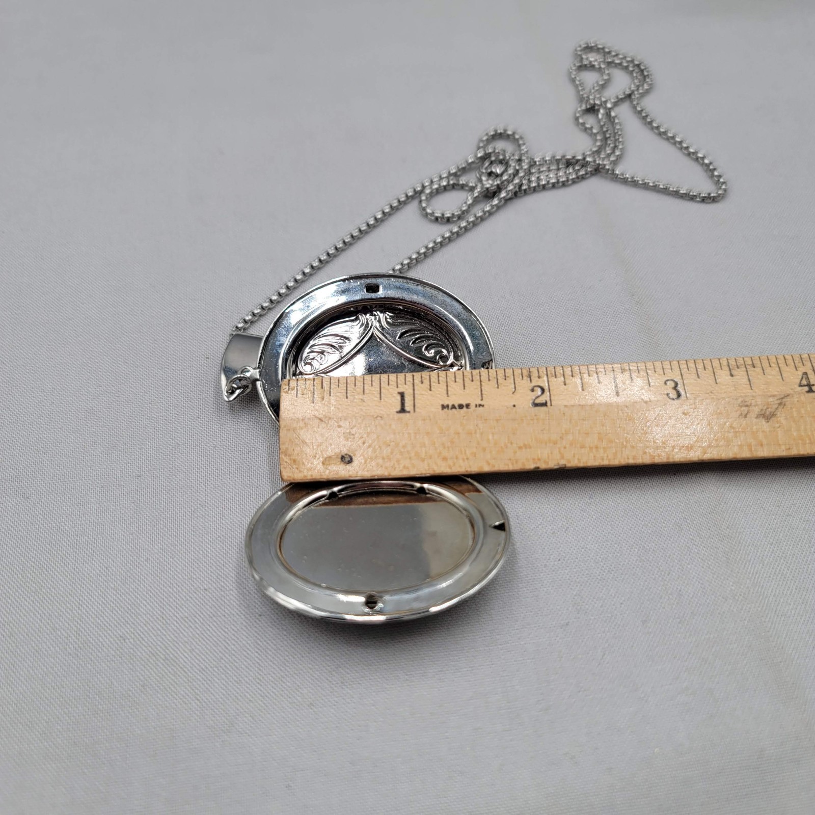 Oval Black Enamel Photo Locket Pendant Necklace Silver tone Rolo Chain 18″